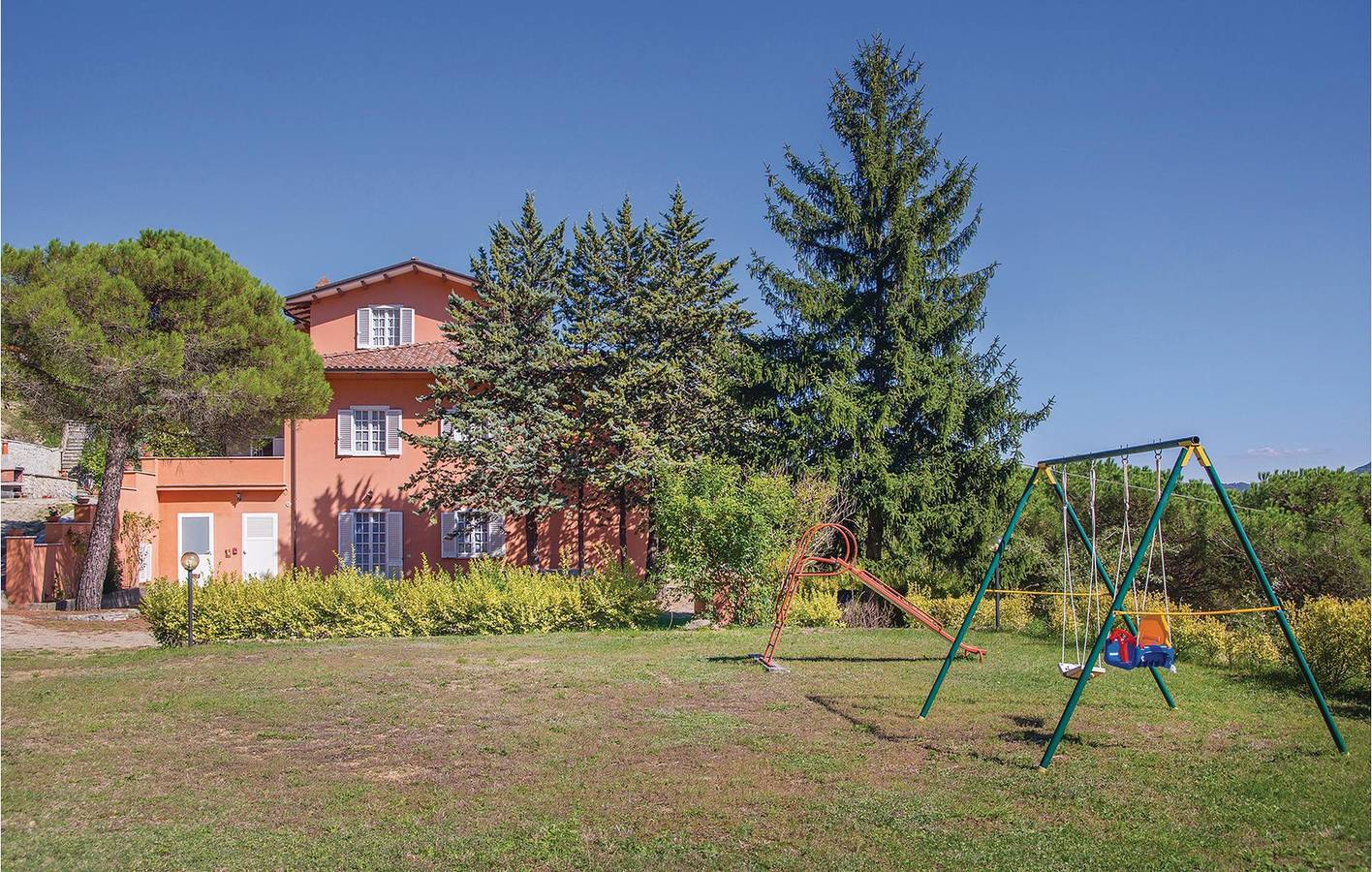 Vacation Rental for 15 Guests in Cortona, Arezzo Province