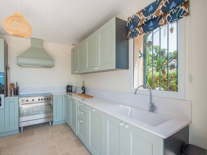 Location de vacances pour 12 personnes, avec terrasse et jardin ainsi que piscine et sauna à Vallauris - 4