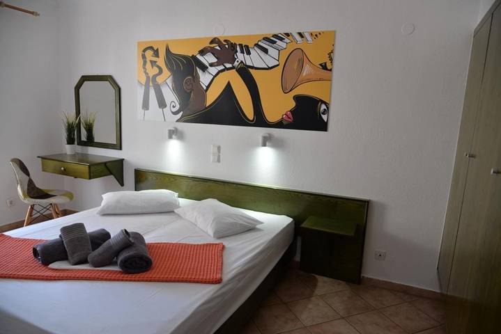 Hôtel pour 2 personnes, avec balcon ainsi que piscine et vue dans Nea Kallikratia - 3