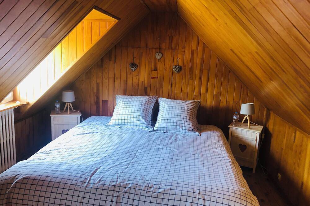 House with jacuzzi 200m from the beach pets welcome in Ploubazlanec, Côte de Goëlo