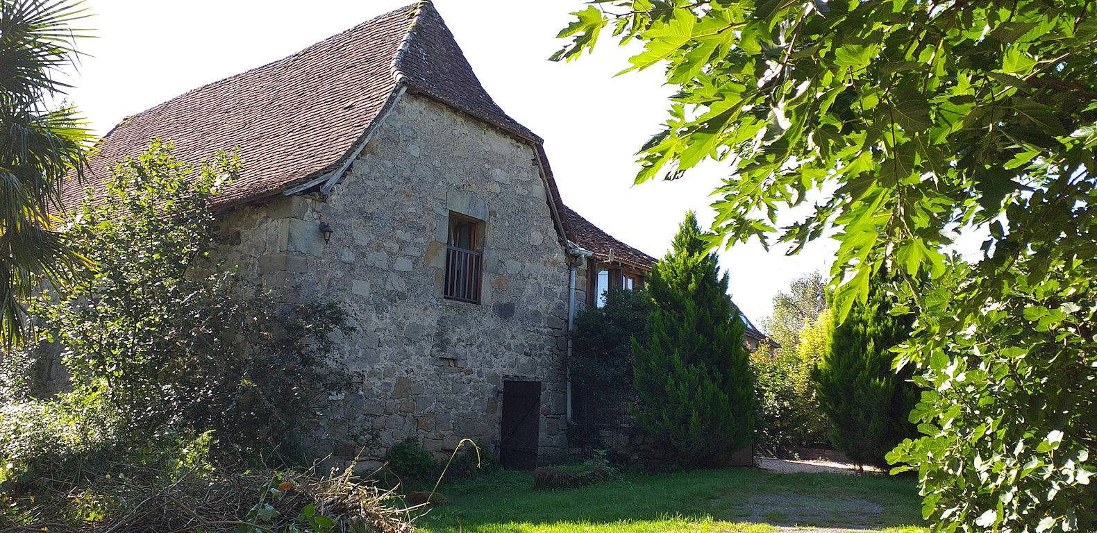 Gîte L'Ancienne Grange avec piscine et grand jardin in Faycelles, Lot