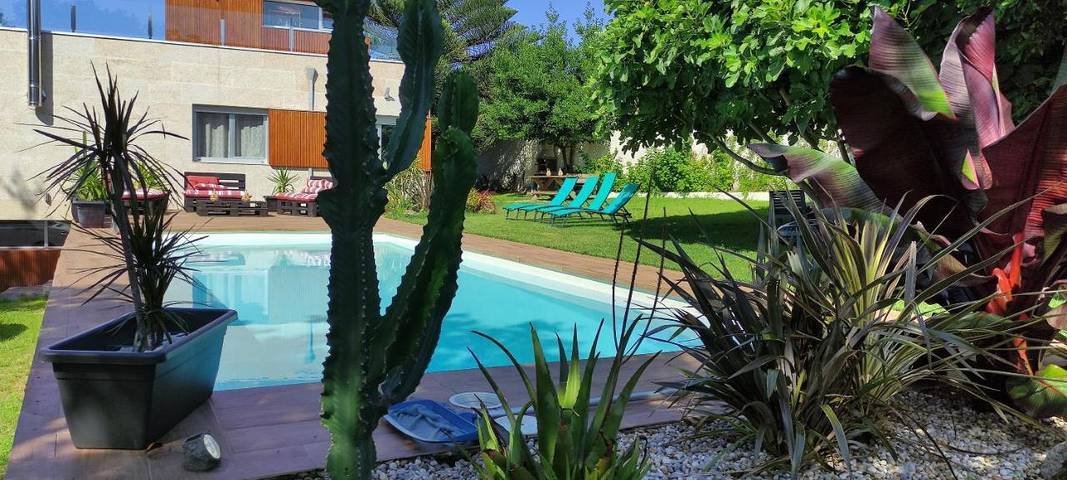 Chalet para 9 personas, con Balcón y Terraza además de Jardín y Piscina en Nigrán