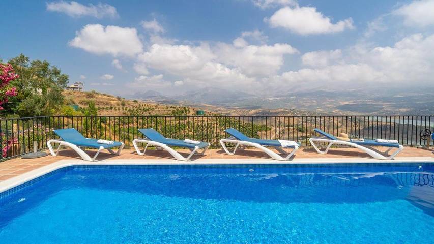 Casa rural para 8 personas, con piscina y terraza en Viñuela - 2