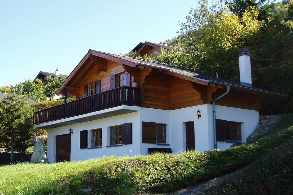 Private vacation chalet in a sunny location with fantastic views at fair prices in Salins (Sion), Sion