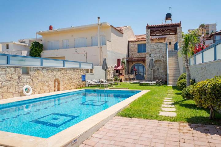 Location de vacances pour 7 personnes, avec jardin ainsi que vue et piscine dans Kalyves - 3