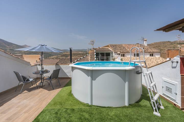 Apartamento inteiro, Apartamento 'El Santo' com vista para a montanha, Wi-Fi e ar condicionado in Melegís, El Valle