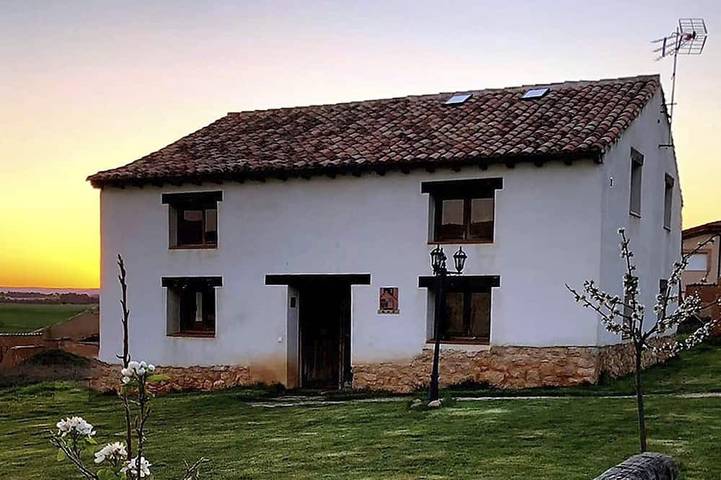 Gîte pour 10 personnes, avec jardin et jacuzzi, animaux acceptés - 1