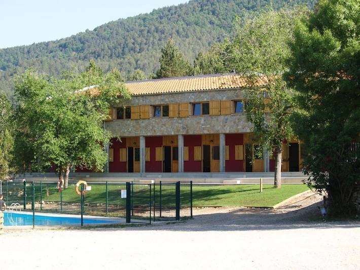 Location de vacances pour 8 personnes, avec piscine ainsi que terrasse et jardin à La Pobla de Lillet - 2