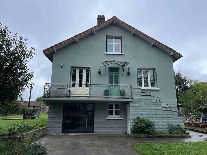 Location de vacances pour 8 personnes, avec Balcon ainsi que Jardin et Vue à Mézières-sur-Issoire