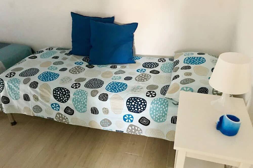 Entire apartment, Bright, renovated apartment with two bedrooms and parking space - 300m from the sea in Grado, Gorizia Province