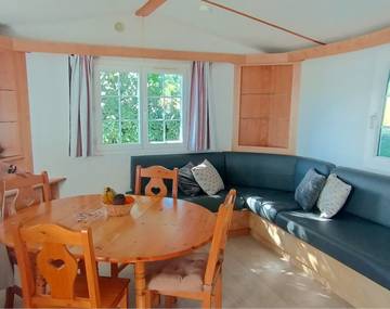 Mobil home pour 4 personnes, avec terrasse ainsi que jardin et jacuzzi à Talmont-Saint-Hilaire