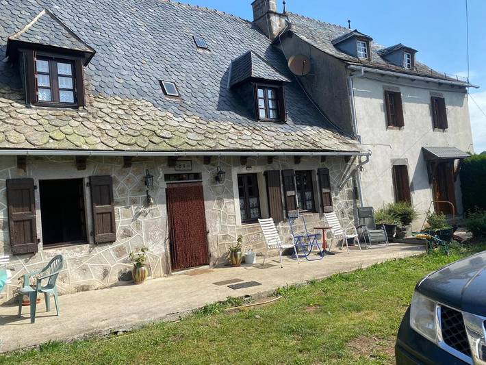 Location de vacances pour 10 personnes, avec jardin ainsi que terrasse et vue dans Lacapelle-Barrès