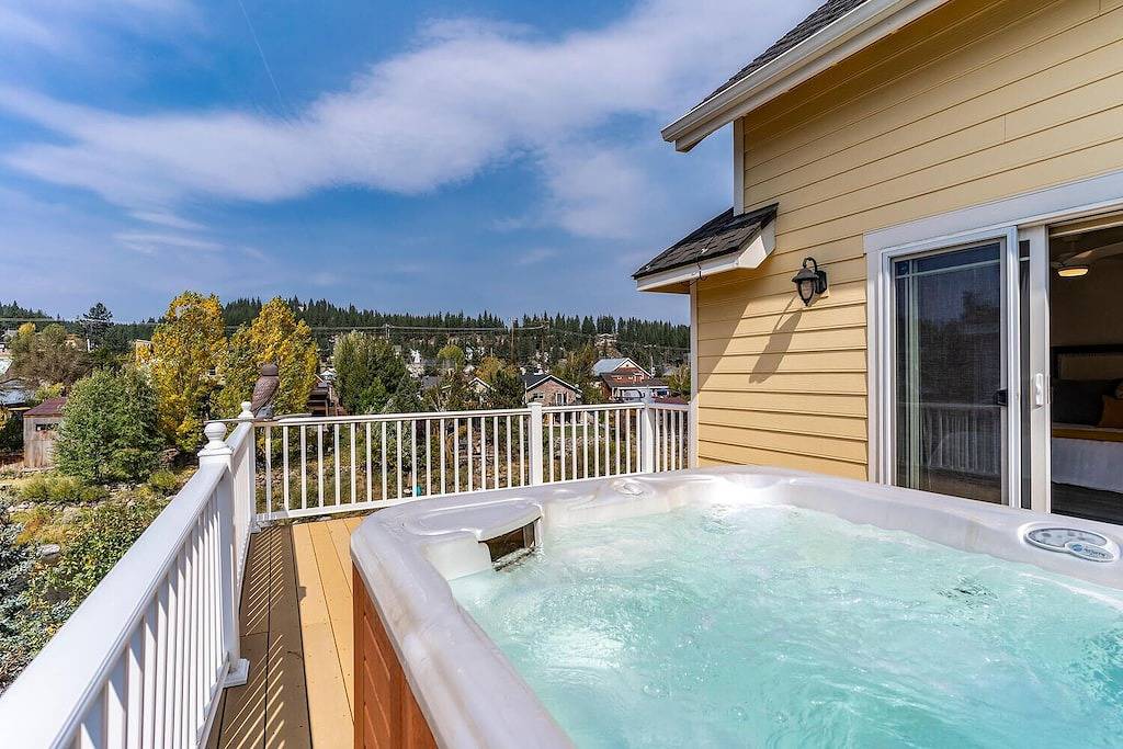 Riverfront Retreat | Hot Tub, King Suite, Desk, Walk to Downtown, Near Ski Slope in Truckee, Nevada County