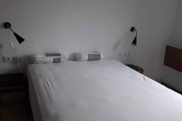 Location de vacances pour 3 personnes, avec balcon et jardin à Es Castell - 2