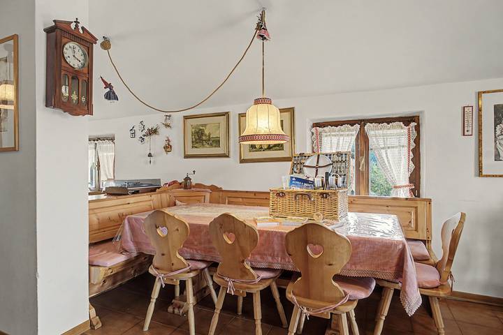 Entire apartment, 'Il Rifugio del Brunone' Apartment with Mountain View, Balcony and Wi-Fi in Valda, Altavalle