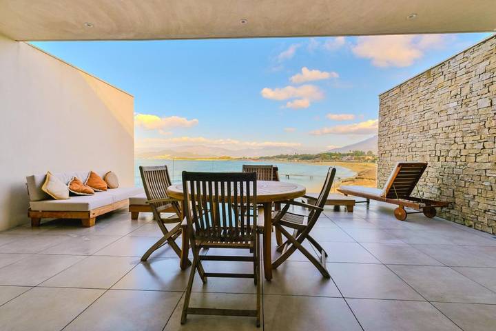 Gîte pour 4 personnes, avec vue et terrasse dans Plage De La Viva Porticcio