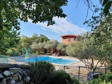 Camping pour 2 personnes, avec bassin pour enfant dans le Sud de la France