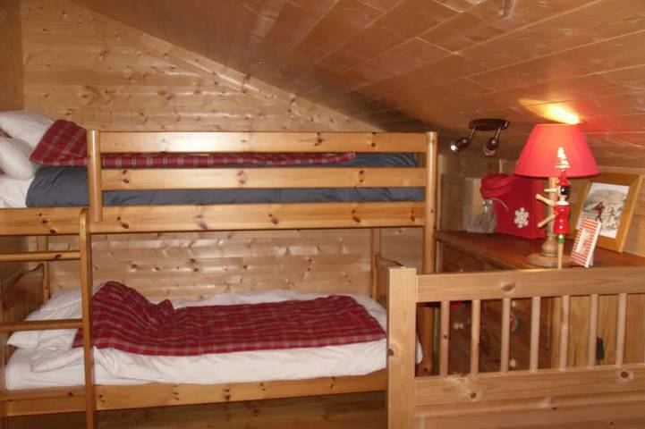 Tipico scandinavo chalet Cauterets centro, vicino alla ski lift in Font-Romeu-Odeillo-Via, Parco naturale regionale dei Pirenei catalani