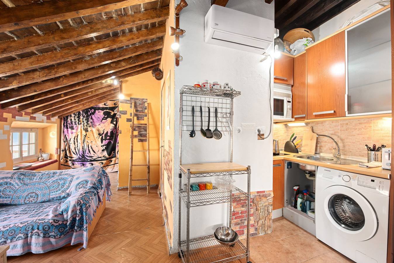 Vakantiehuis 'Buhardilla in het Historisch Centrum' met Privéterras, Wi-Fi en Airco in Malaga Centro Historico, Malaga
