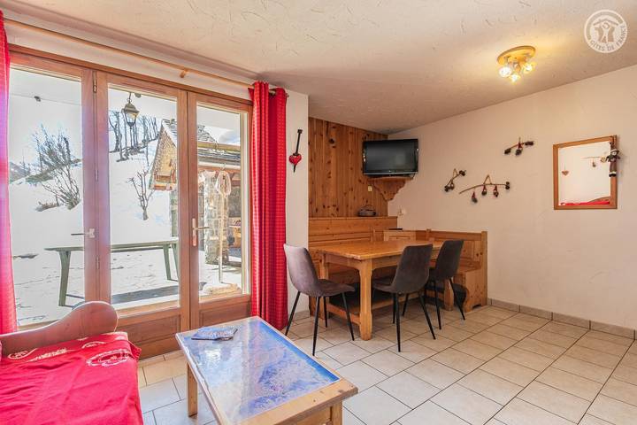 Gîte pour 4 personnes, avec jacuzzi ainsi que sauna et terrasse