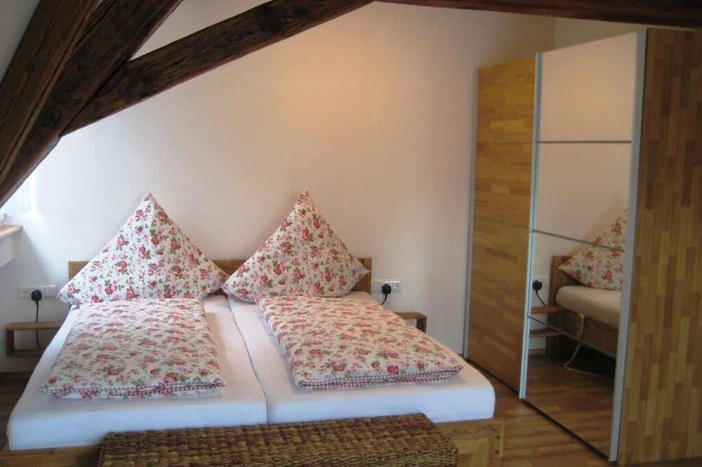 Ganze Wohnung, Rosenzauber Appartement mit frei gelegtem Fachwerk im 1. Og für max. 2 Personen in Sommerhausen, Fränkisches Weinland