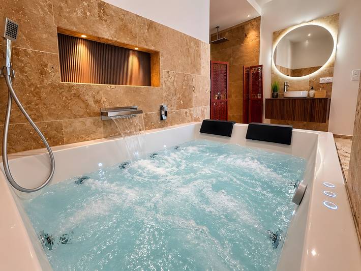 Ganze Wohnung, Ferienwohnung 'Balneo Luxe' in Ginestas, Mittelmeerküste (Frankreich)