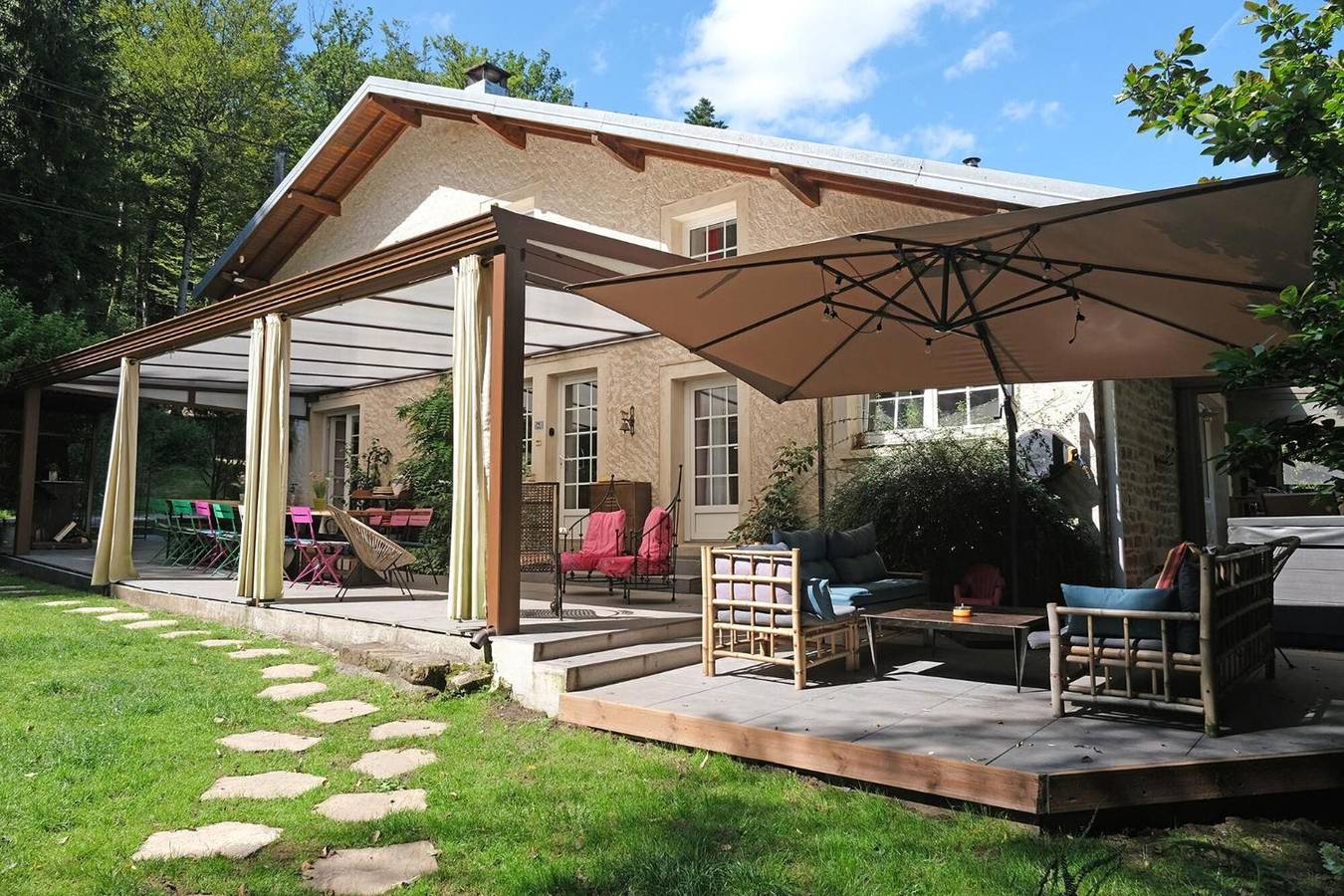 Gîte Du Ruisseau : terrasse privée, jardin, Wi-Fi – maison de vacances à Épinal in Épinal, Région d'Épinal