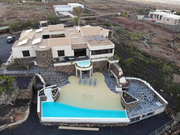 Casa rural para 8 personas, con jardín además de vistas y piscina en Villaverde