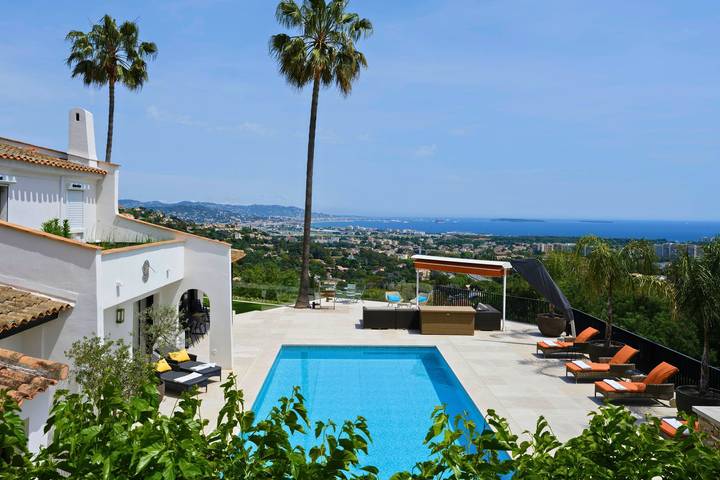 Gîte pour 12 personnes, avec piscine