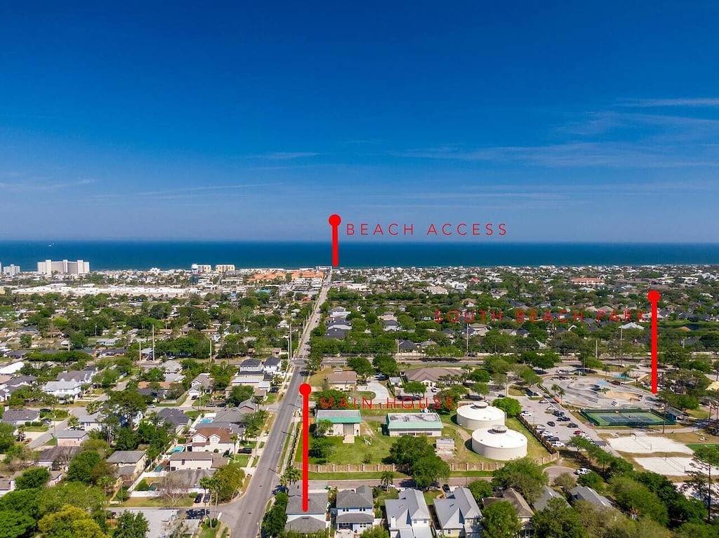 Stunning Back Patio & Heated Pool in Jacksonville Beach, Duval County