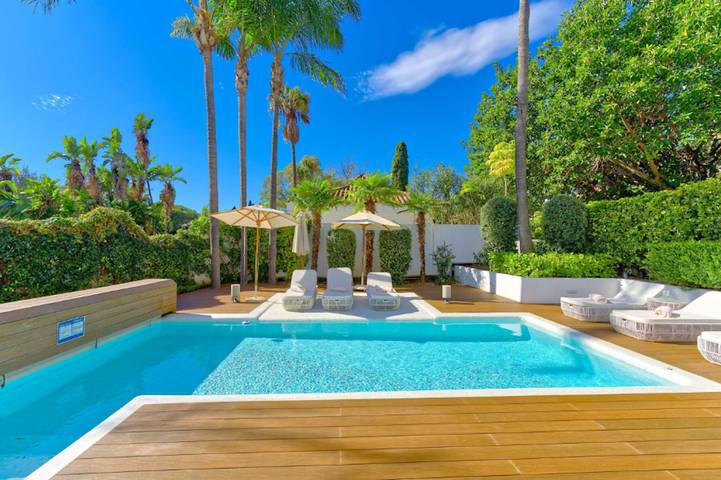 Villa for 12 people, with garden and hot tub as well as sauna in Puerto Banús