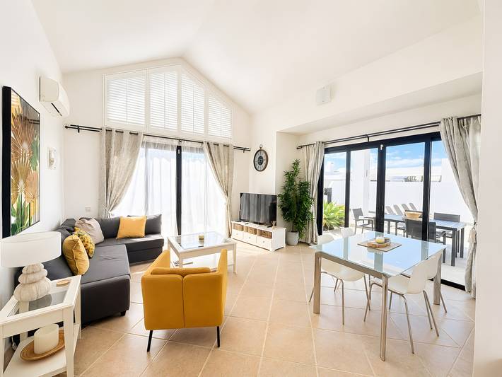Ferienhaus „Villa Angelita Y Pablo“ mit Bergblick, Pool & WLAN in Playa Blanca, Yaiza