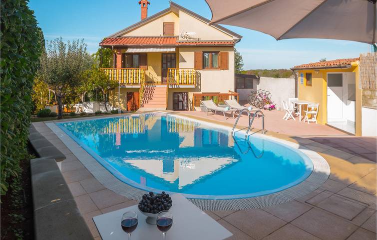 Location de vacances pour 8 personnes, avec terrasse, animaux acceptés à Vodnjan - 2