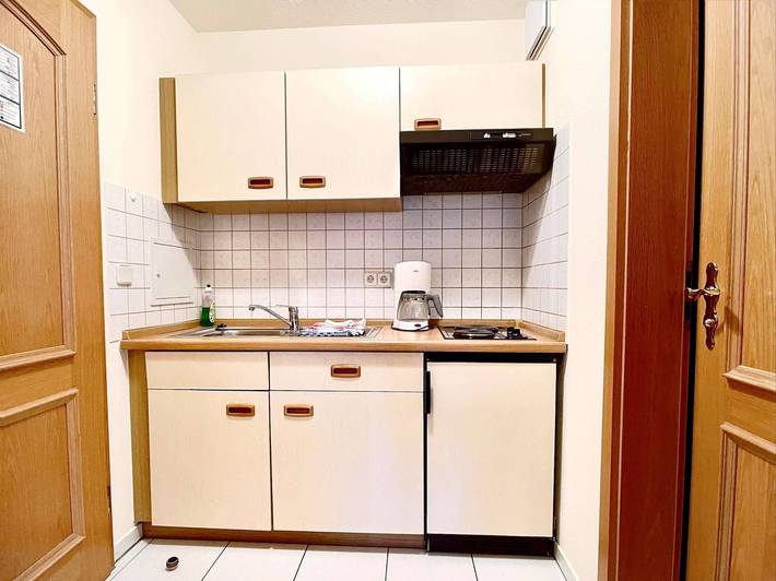 Ganze Wohnung, Appartementhaus Stephanie - 1-Zimmer-Appartement 3 und 103 (27qm) mit Balkon und Küchenzeile in Bad Füssing, Bayerische Golf und Thermenland