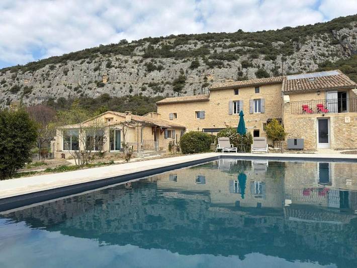 Location de vacances pour 2 personnes, avec piscine et jardin à Beaumont-du-Ventoux
