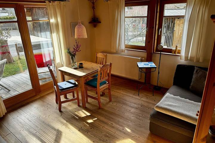 Ganze Wohnung, Gemütliche, Modern ausgestattete Fewo mit Sonnenterasse, Bergblick, Königscard in Oberammergau, Bayerische Alpen