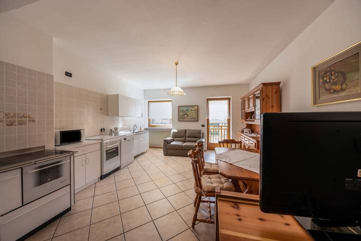 Entire apartment, Holiday Apartment "Viola" with 2 Balconies & Mountain View in Molina di Fiemme, Castello-Molina di Fiemme