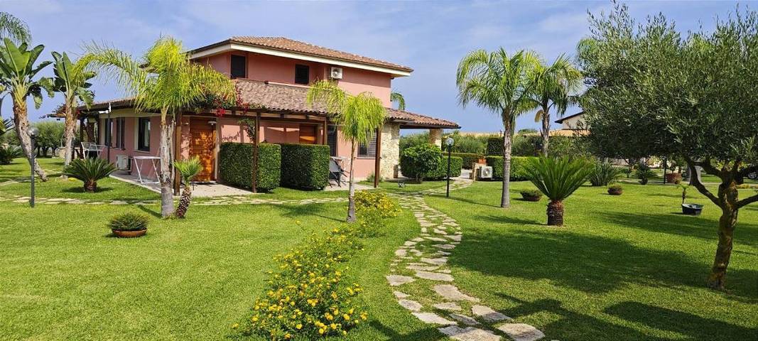 B&b per 4 persone, con panorama e giardino nonché piscina in Calabria