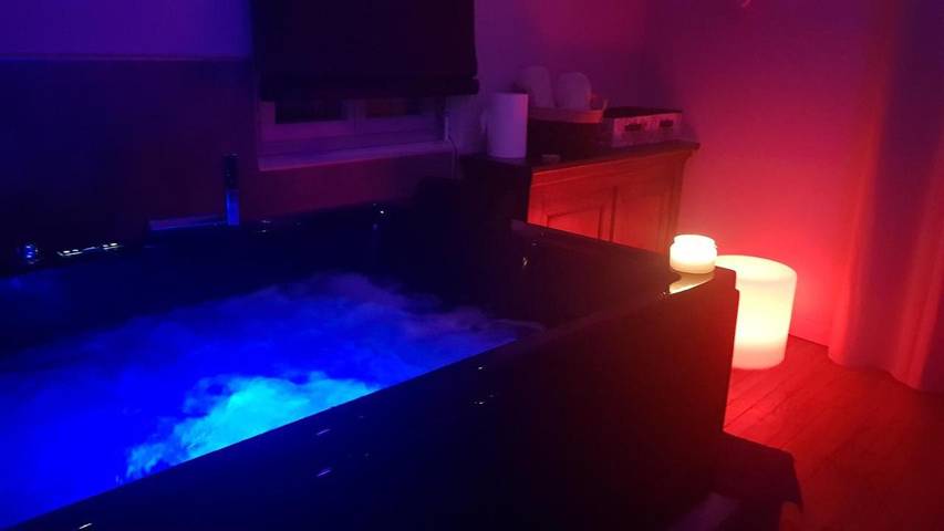 Gîte pour 2 personnes, avec Jacuzzi et Terrasse à Floirac
