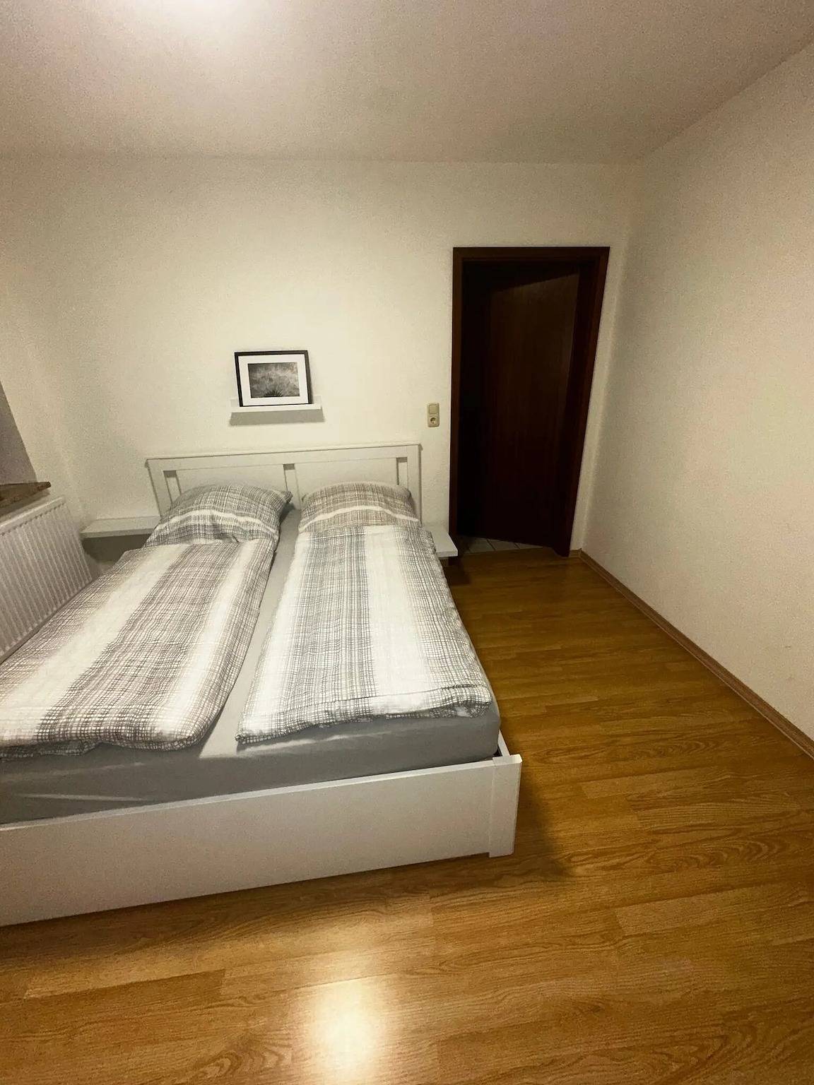 Ganze Wohnung, Apartment „Practical Monteurzimmer 4“ mit Gemeinschaftsgarten und Wlan in Weddingstedt, Heide und Umgebung