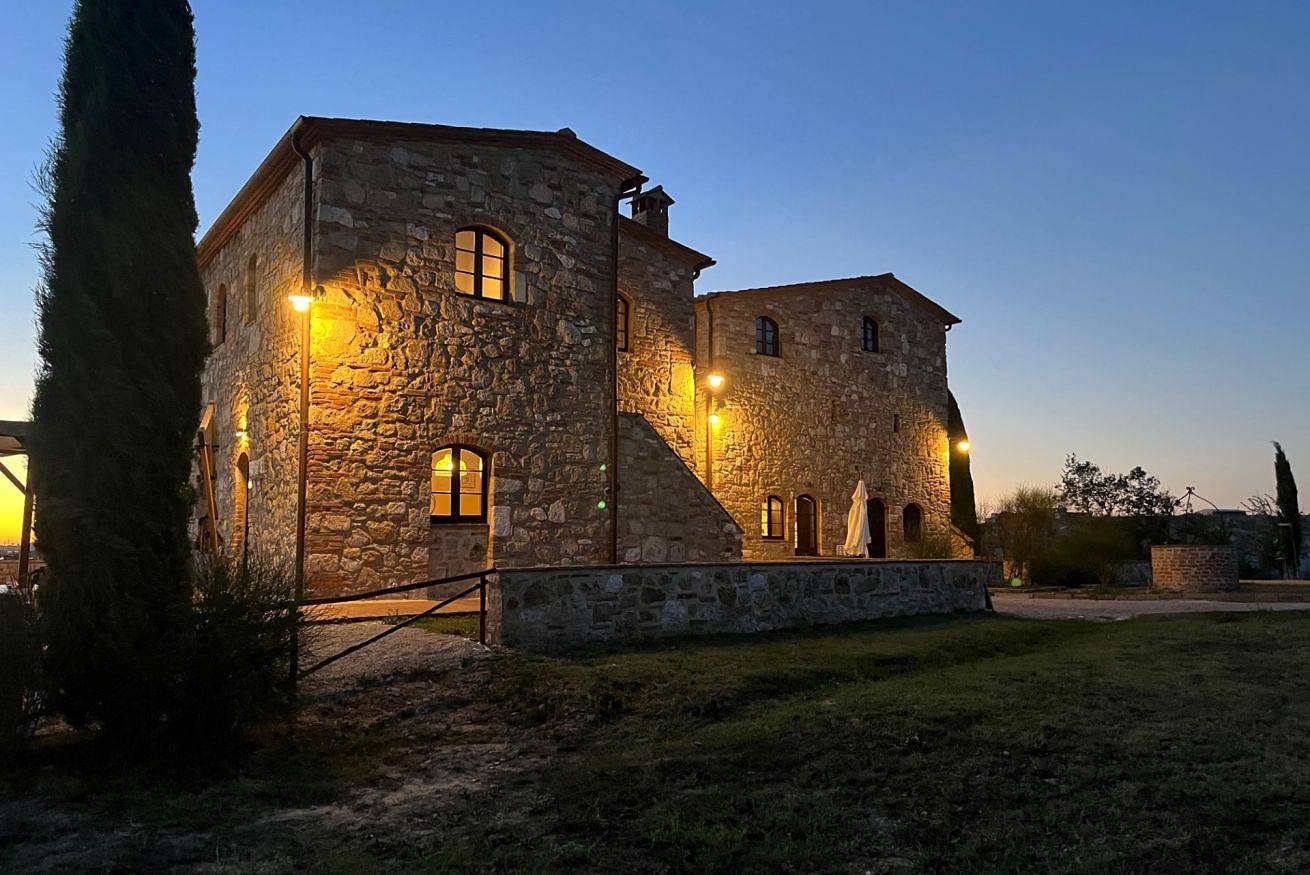 Ganze Wohnung, Ferienwohnung für 5 Personen mit Garten in Asciano, Siena Provinz