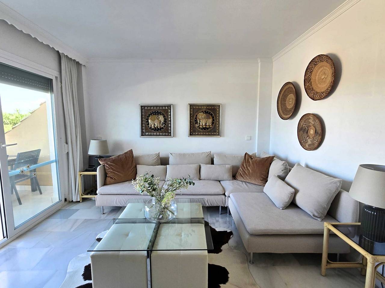 Entire apartment, Apartment with Sea and Mountain Views in Calahonda, Mijas in Urbanizacion Calahonda, Mijas