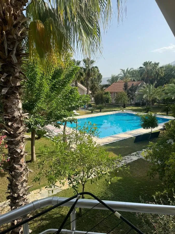 Chalet para 8 personas, con jardín además de piscina y jacuzzi - 1