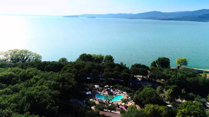 Glamping per 4 persone, con piscina e terrazza in Lago Trasimeno