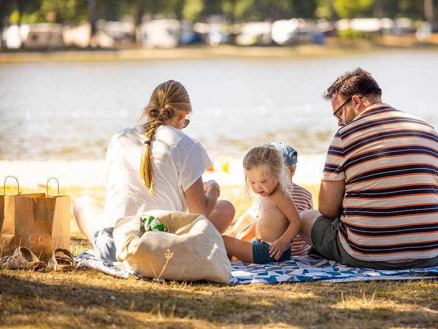 Tour Opérateur sur Vakantiepark de Bergen - Mobilhome 4 personas - Mobil-home | Confort | 2 Dormitorios | 4 Pers. | Terraza elevada in Sint Anthonis, Brabante Septentrional