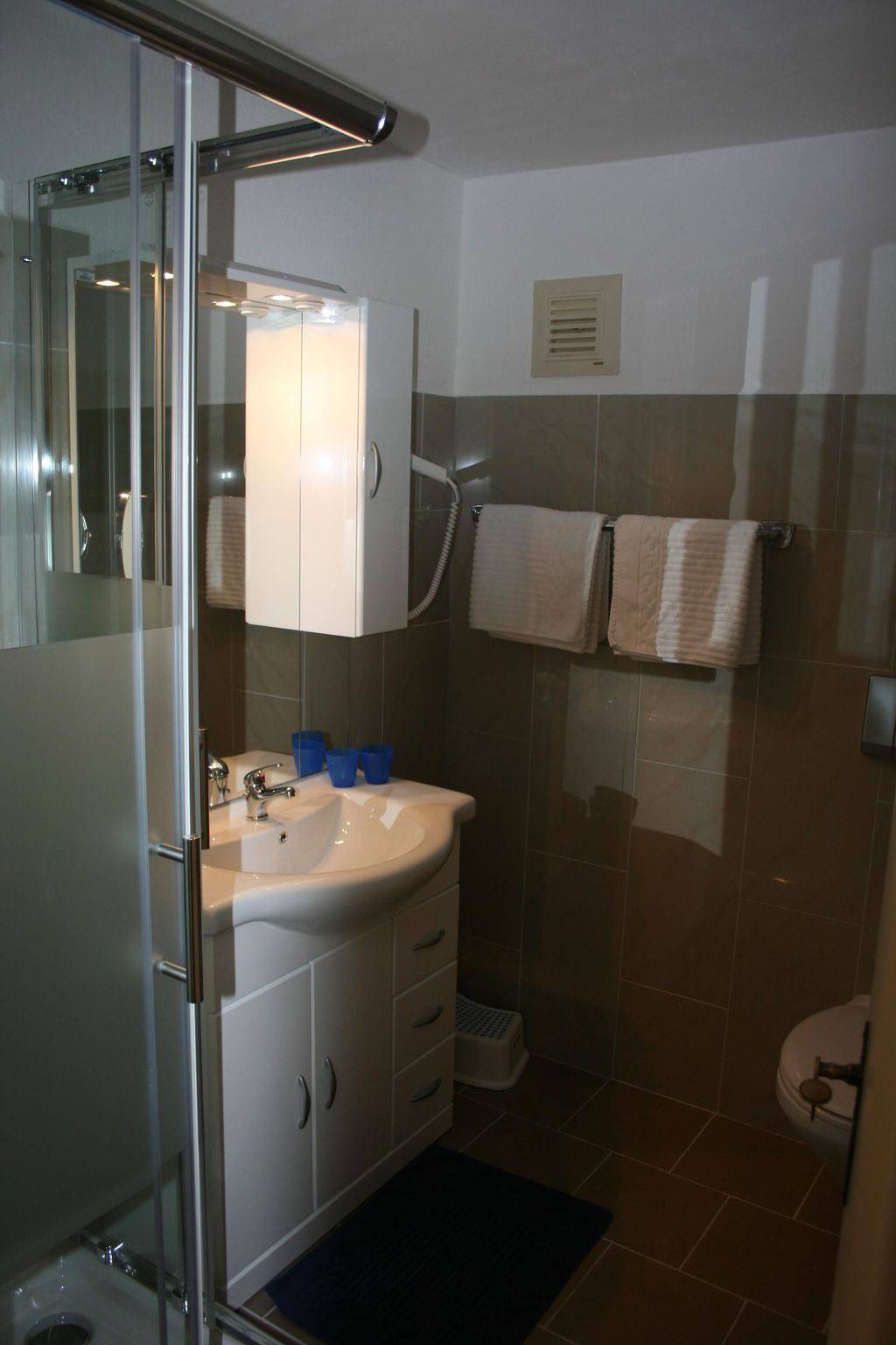 Ganze Wohnung, Komplett renovierte, helle Ferienwohnung in Silbersee, Frielendorf