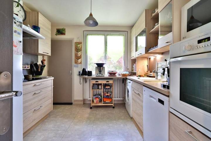 Gîte pour 7 personnes, avec balcon à Bron - 2