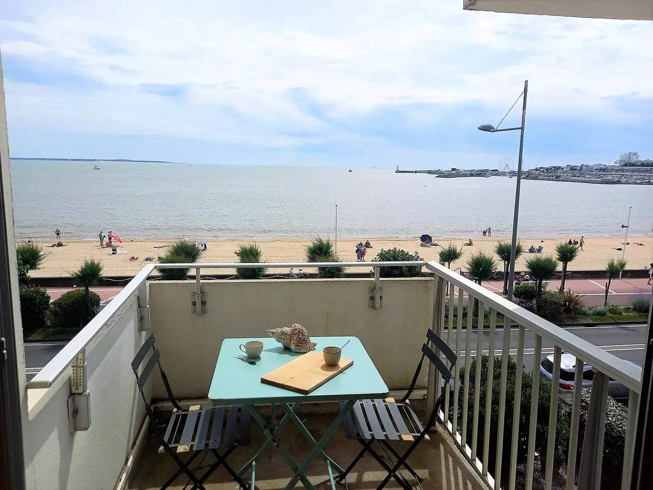 Appartement entier, Royan - Appartement Vue Mer et pieds dans l'eau - Plage de la Grande Conche in Royan, Côte de Beauté