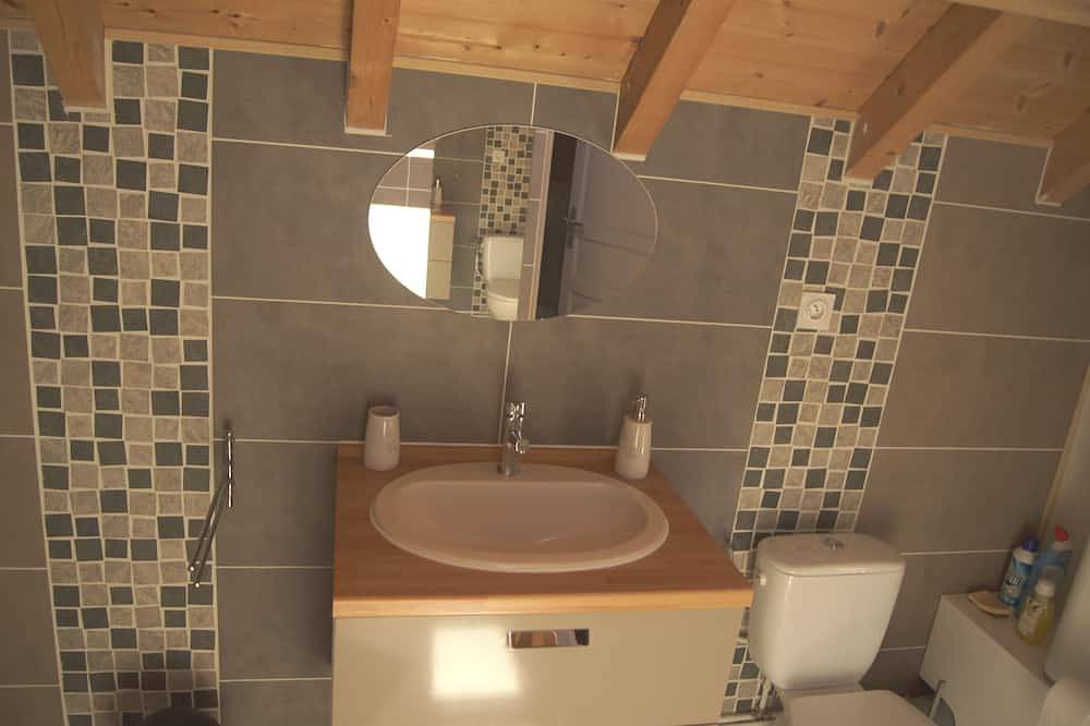 Gîte Indépendant Dans Maison Propriétaires in Saint-Laurent-en-Grandvaux, Parc naturel régional du Haut-Jura