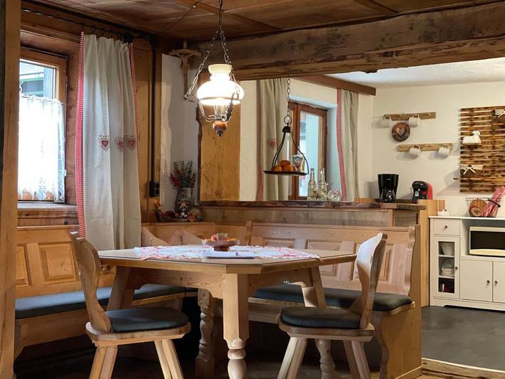 Ferienwohnung für 6 Personen, mit Terrasse und Garten sowie Ausblick in Elbigenalp